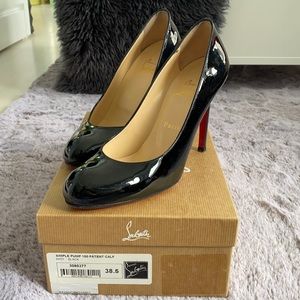 Christian Louboutin black patent round toe pump